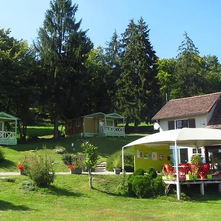 Kemping Team Holiday - Camping Le Balcon De Chartreuse 3*
