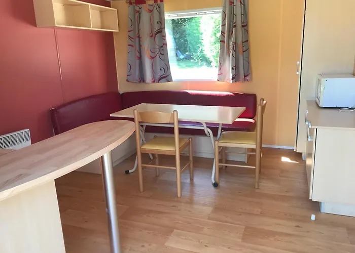Team Holiday - Camping Le Balcon De Chartreuse Parque de Campismo
